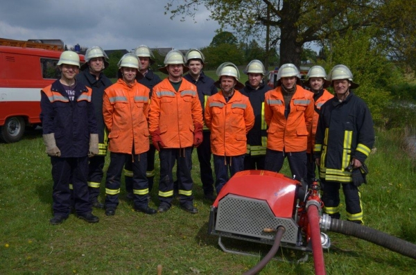 Übung 2014 - mit der neuen Tragkraftspritze ZL 1500 in Kauern am Alinenbad