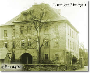 Eine alte Aufnahme vom Schlosshof auf die Rückseite des Lunziger Rittergutes